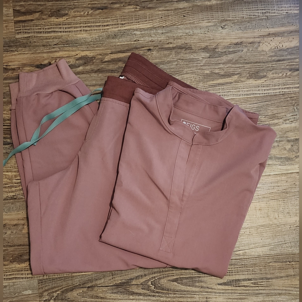 Figs Scrub Set